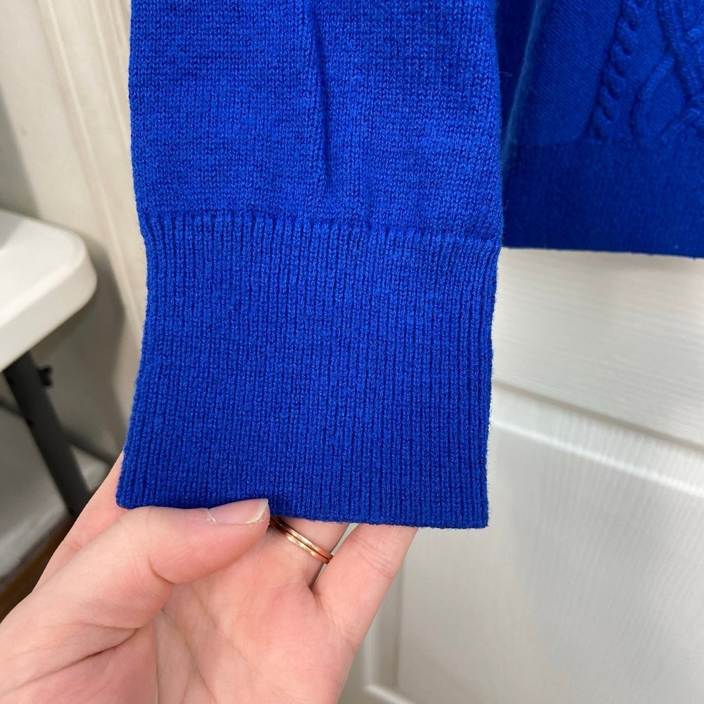 Talbots electric‎ blue cable knit button lambswool soft knit crewneck sweater M - Picture 2 of 8